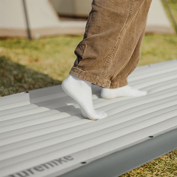 Матрац туристичний надувний одномісний Naturehike CNK2450WS034, 198х68х9.5 см, білий, для кемпінгу із мішком для надування 6975641888048 фото