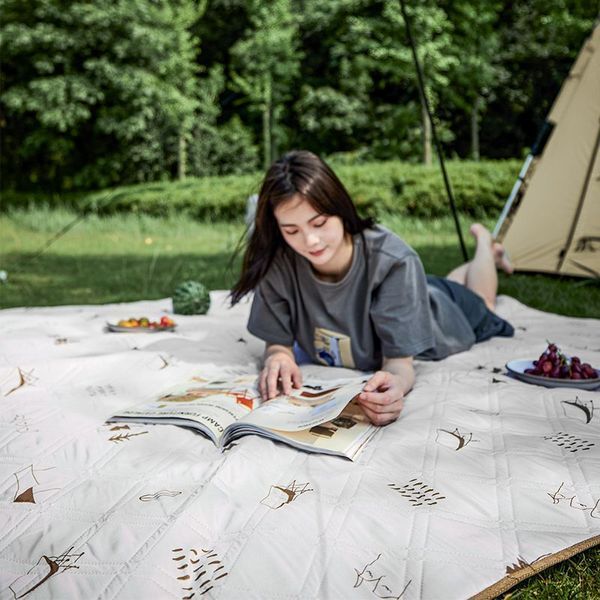 Килимок для пікніка водостійкий Naturehike CNK2300DZ019, 180&times;200 см, бежевий з принтом 6976023922930 фото