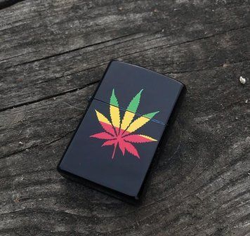 Бензинова запальничка Zippo &laquo;MArihuana&raquo; 916 фото