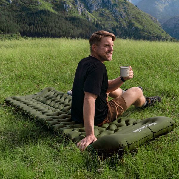 Матрас туристический надувной двухместный Naturehike CNK2550WS019, 200х125х6.5 см, зеленый, для кемпинга с мешком для надува. 6977465869593 фото