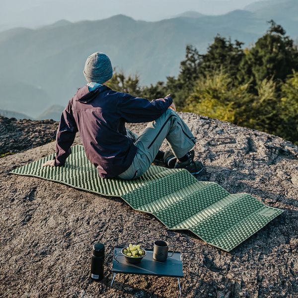 Килимок туристичний складаний одномісний IXPE Naturehike CNK2450WS044 з алюмінієвою плівкою, 195x60x1.8 см, оливковий 6927595788356 фото