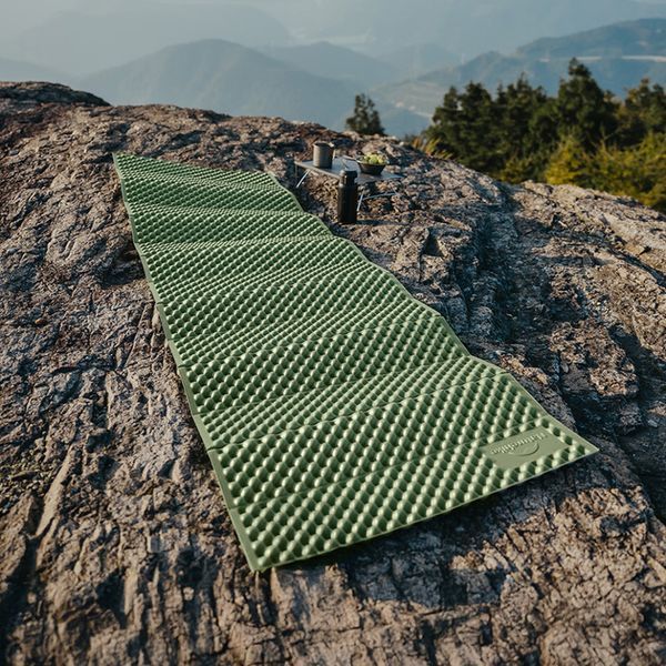 Килимок туристичний складаний одномісний IXPE Naturehike CNK2450WS044 з алюмінієвою плівкою, 195x60x1.8 см, оливковий 6927595788356 фото
