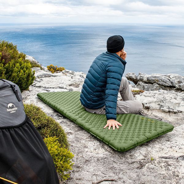 Матрас туристический надувной одноместный Naturehike CNK2450WS014, сверхлегкий, 186х58х8 см, зеленый с мешком для надува. 6976023926808 фото