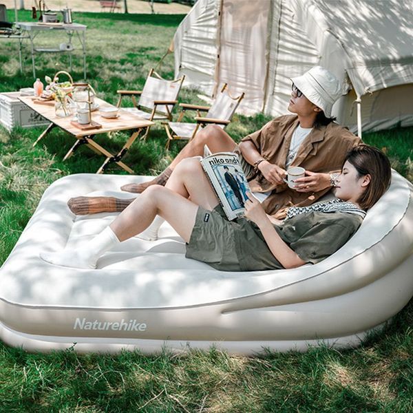 Матрац кемпінговий надувний двомісний Naturehike CNK2300DZ020, 180x132x60 см, бежевий із вбудованим насосом для надування 6976023922473 фото