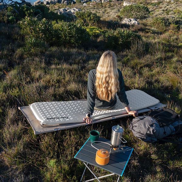 Матрас надувной туристический одноместный Naturehike CNK2300DZ013, 185x55x3.5 см, светло-серый, прямоугольный. 6976023926976 фото