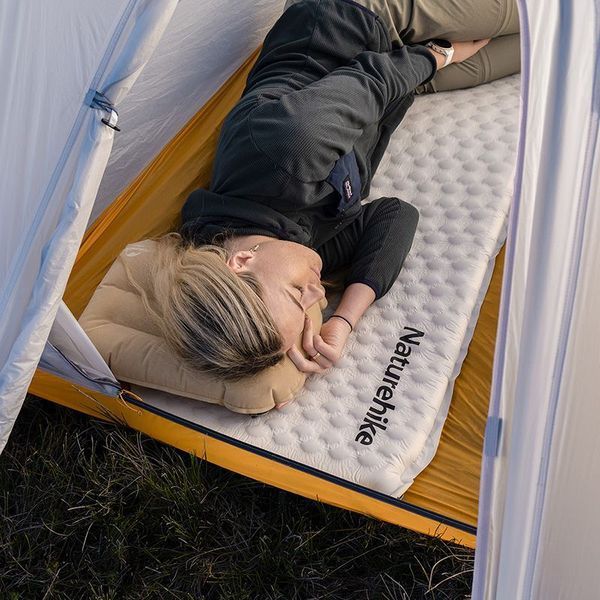 Матрас надувной туристический одноместный Naturehike CNK2300DZ013, 185x55x3.5 см, светло-серый, прямоугольный. 6976023926976 фото