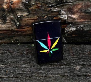 Бензинова запальничка Zippo &laquo;Rastaman&raquo; 913 фото